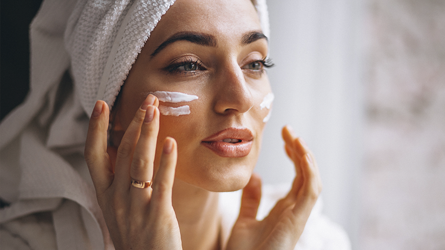 Cómo cuidar la piel a los 30, según especialistas