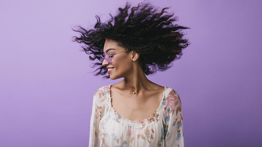 Tips y trucos para controlar el frizz en el cabello