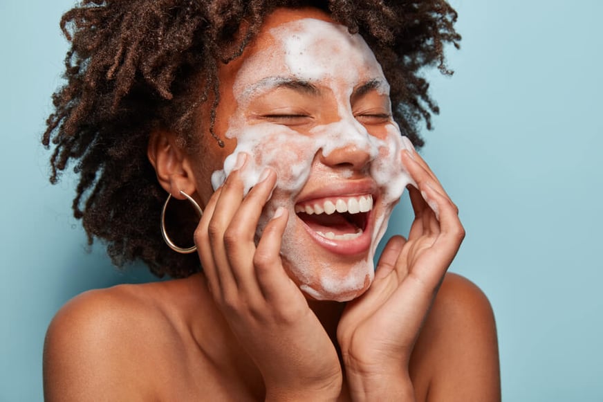 Guía práctica para cuidar la piel en verano: tips e ideas