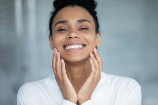 Bases de maquillaje que protegen de la luz azul